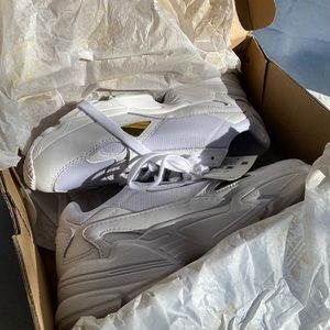 Adidas Falcon